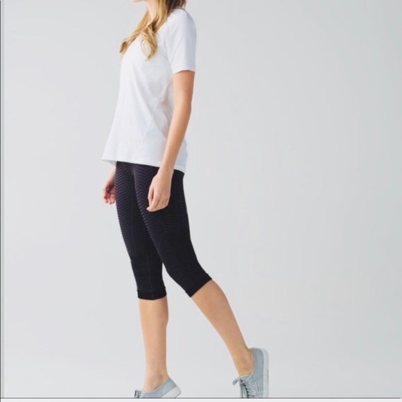 🎉HP🎉NWT Lululemon In The Flow Crop Blue Chevron - Picture 3 of 8